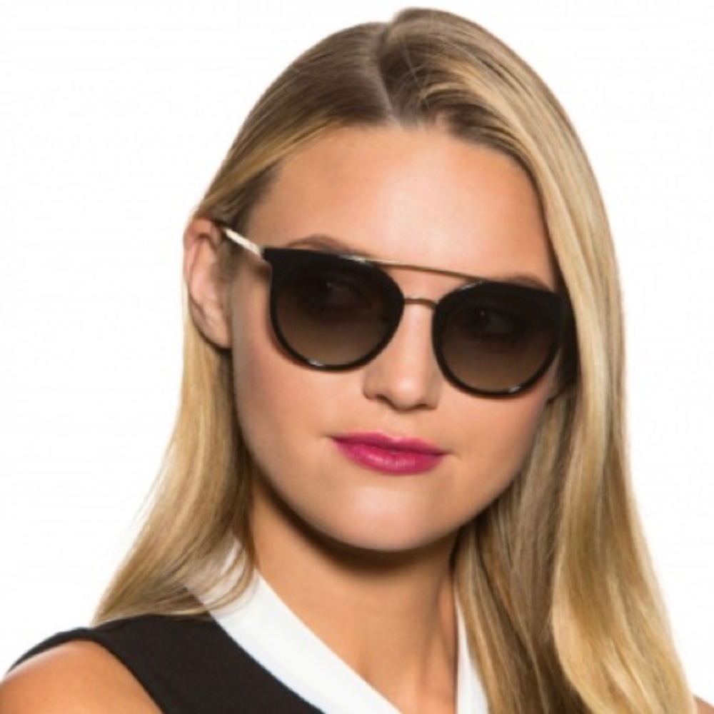 Meet your Posher, Lavinia